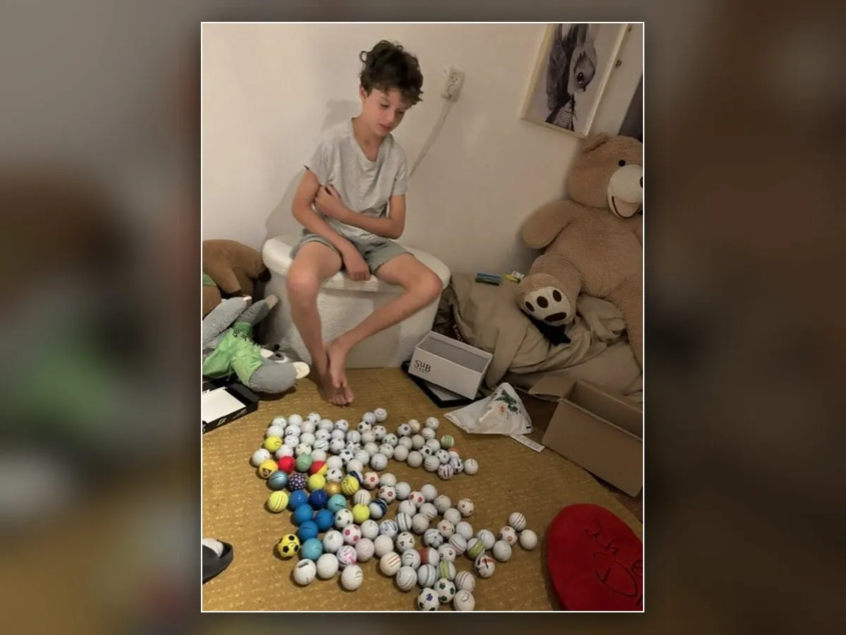 Nathan met zijn privécollectie bijzondere golfballen